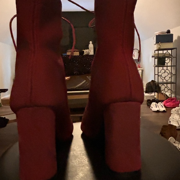 Cute size 9 burgundy ankle tie up boots - Picture 2 of 8